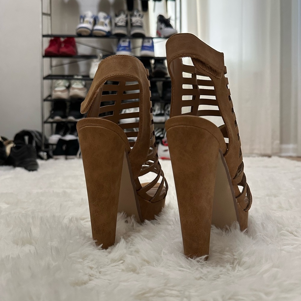 Never Worn Speed Limit 98 Tan Strappy Heels - Picture 4 of 5